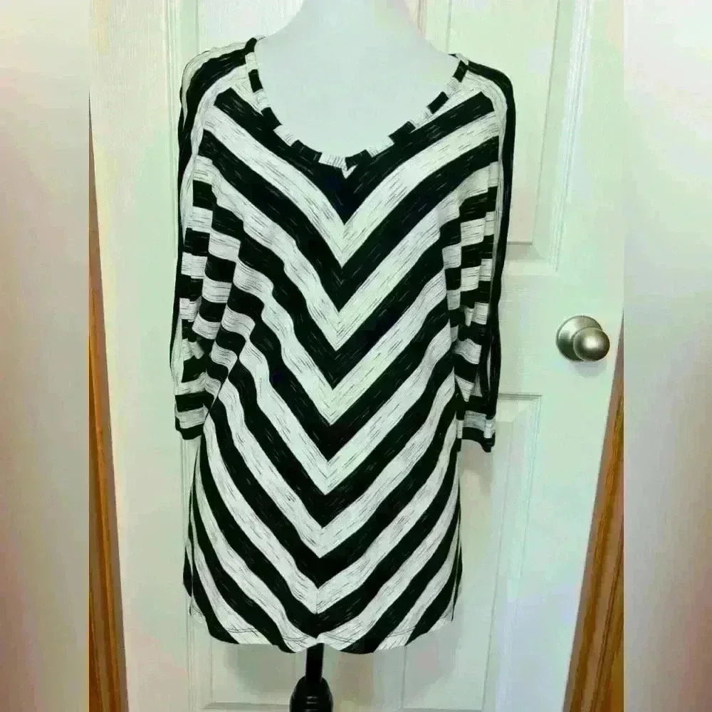 Apt 9 v neck stripes large